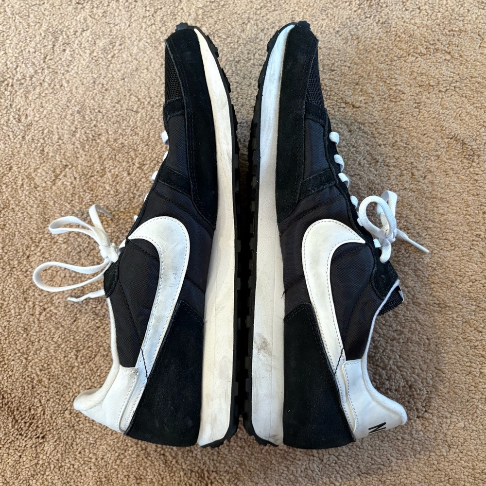 Nike Black and White Sneakers - Picture 4 of 8